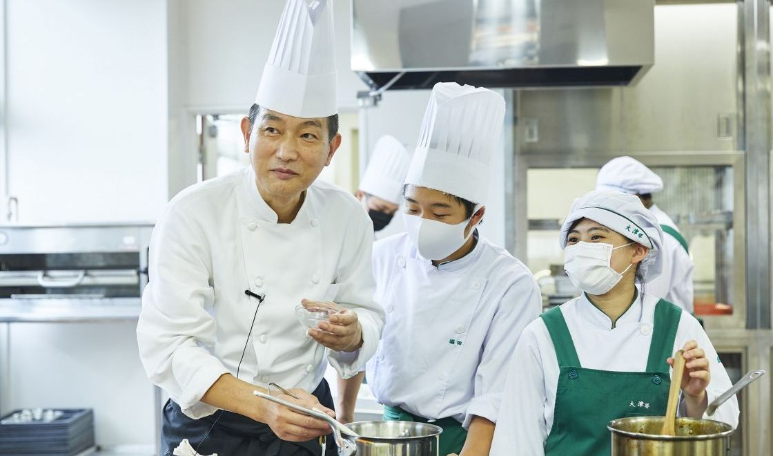 ホテル勤務から高校食物科の教諭に