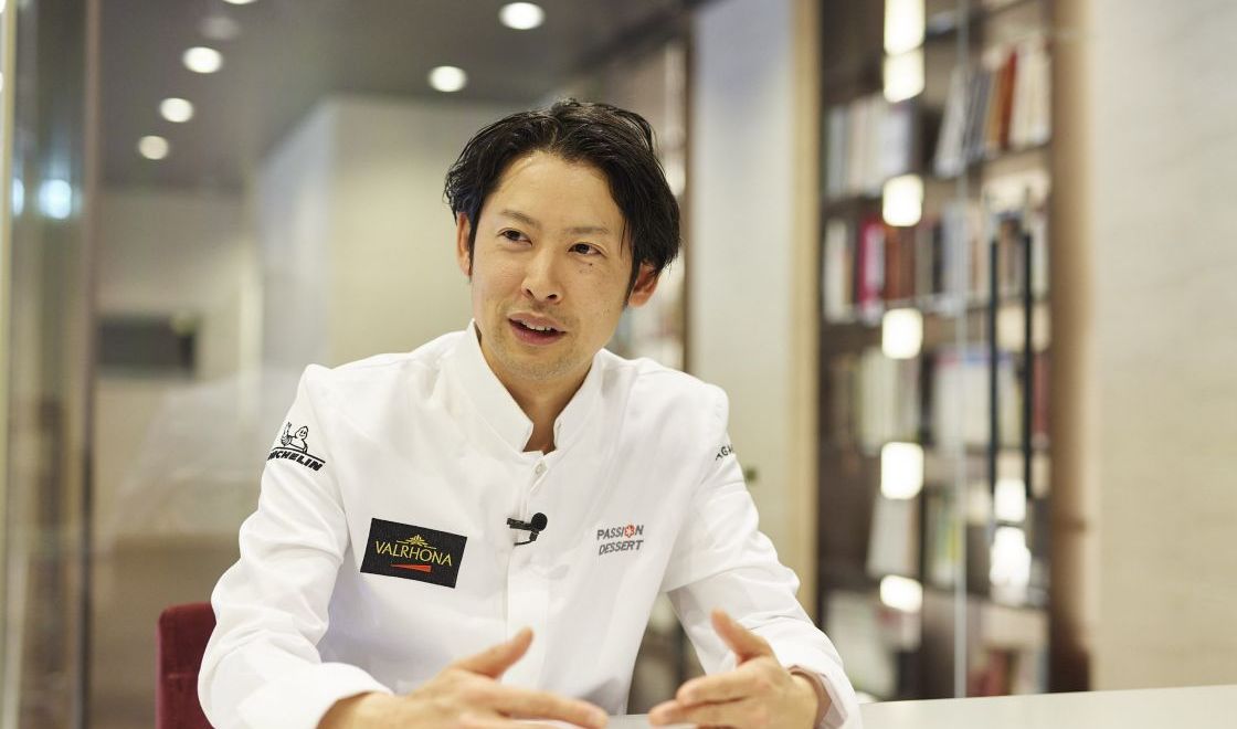 三つ星店のシェフパティシエがパリで独立